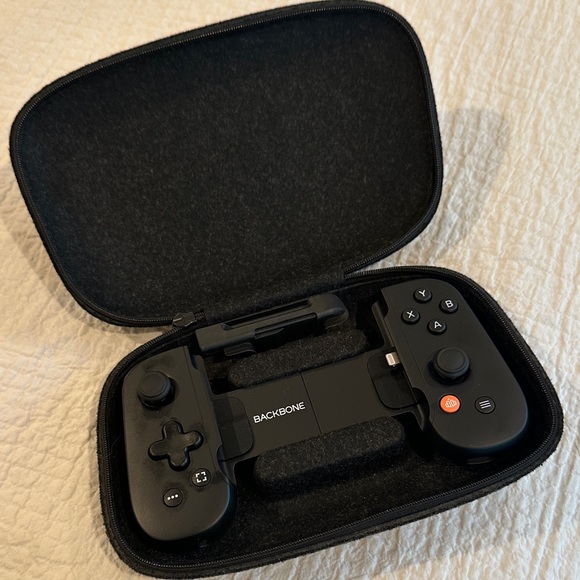 Black Gaming Controller for Mobile Devices - Picture 1 of 2